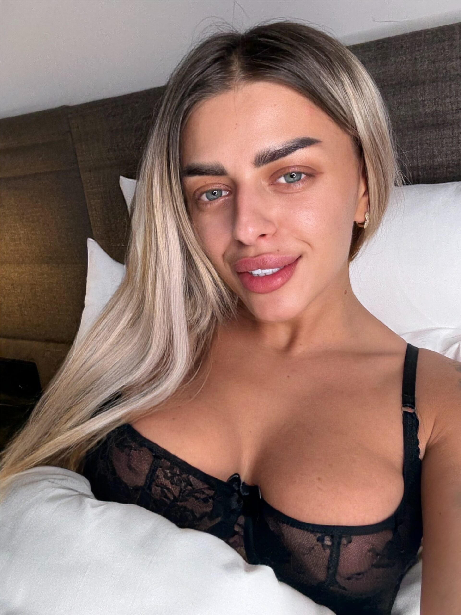 Sweet & Classy Blonde in Stockholm – Let’s enjoy some unforgettable moments
