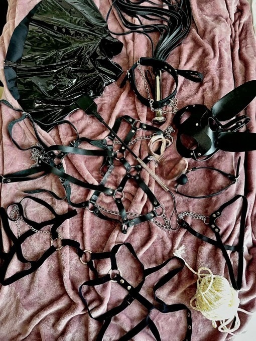 OUTCALL-BDSM-GFE