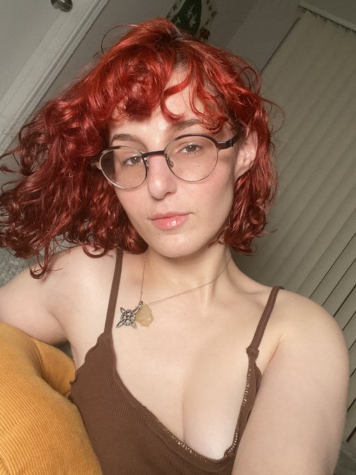Jag är tillgänglig för alla sexuella möten och betald massage. Intresserad? Skriv till mig direkt.