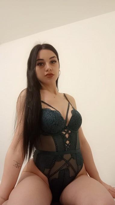 Party girl Sexy, confident and irresistible. 💋 Sweet, playful and ready to make your time unforgettable. Discreet, passionate and always with a smile